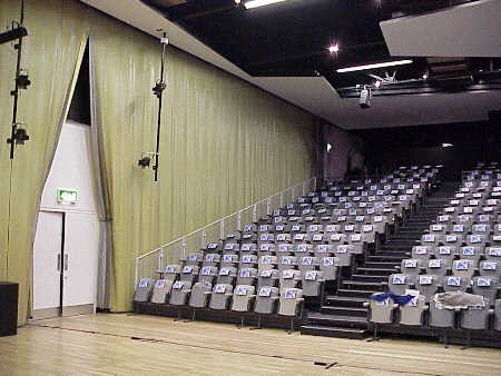 Cortinas antieco para teatros, auditorios y cines